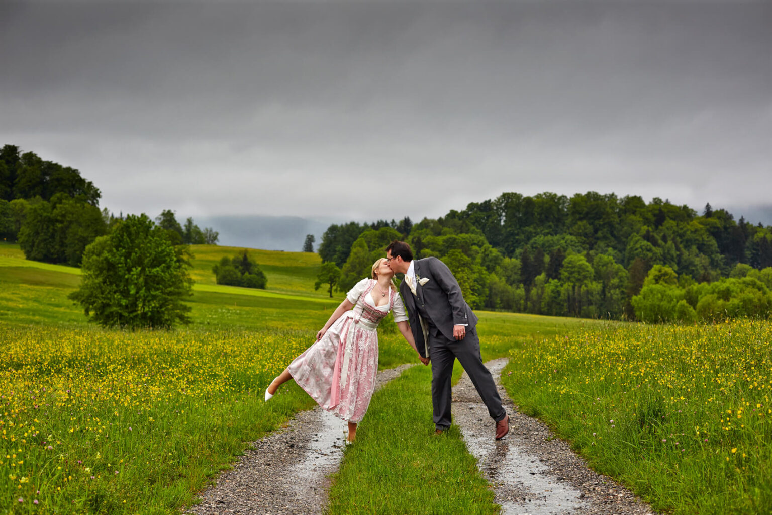 Hochzeitsfotos im Tegernseer Tal im Regen