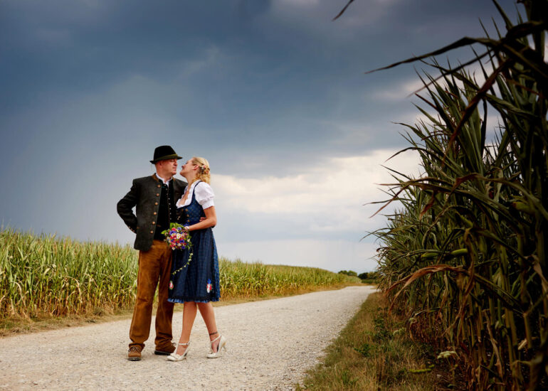natürliche Hochzeitsfotos in Tracht